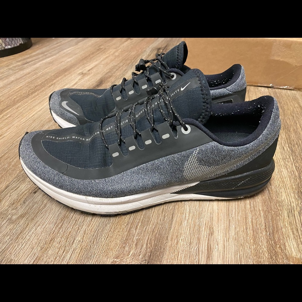 Nike Air Zoom Structure 22 Shield Running shoes